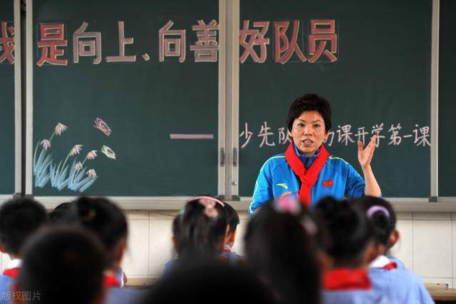 杨若晴回过神来，目光带着一丝探究，落在面前这个自称娘的女人的身上。